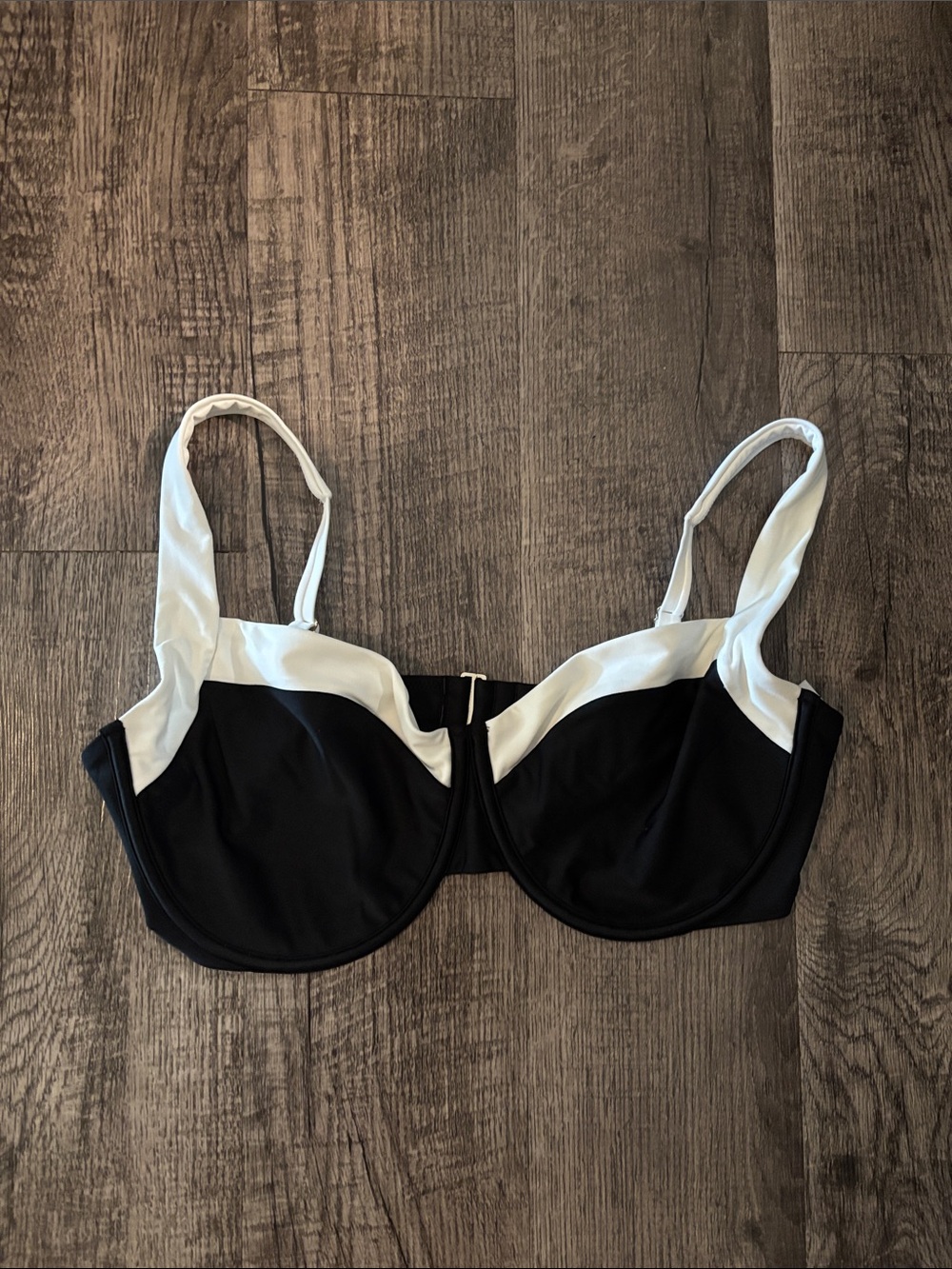 Abercrombie & Fitch Curve Love Bikini Top - Black with White Edge - Size XLarge